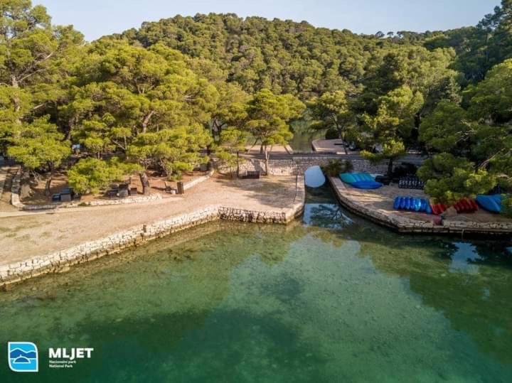 Polly Apartments With Swimming Pool Babino Polje Buitenkant foto
